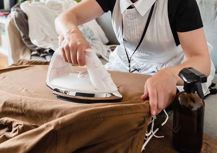 Pilot Skips Work Because His Stay-At-Home Wife Didn’t Iron His Uniform, Shows Her How Her Actions “Could Affect The Money That Keeps Coming In” Pilot Skips Work Because His Stay-At-Home Wife Didn’t Iron His Uniform, Shows Her How Her Actions “Could Affect The Money That Keeps Coming In”