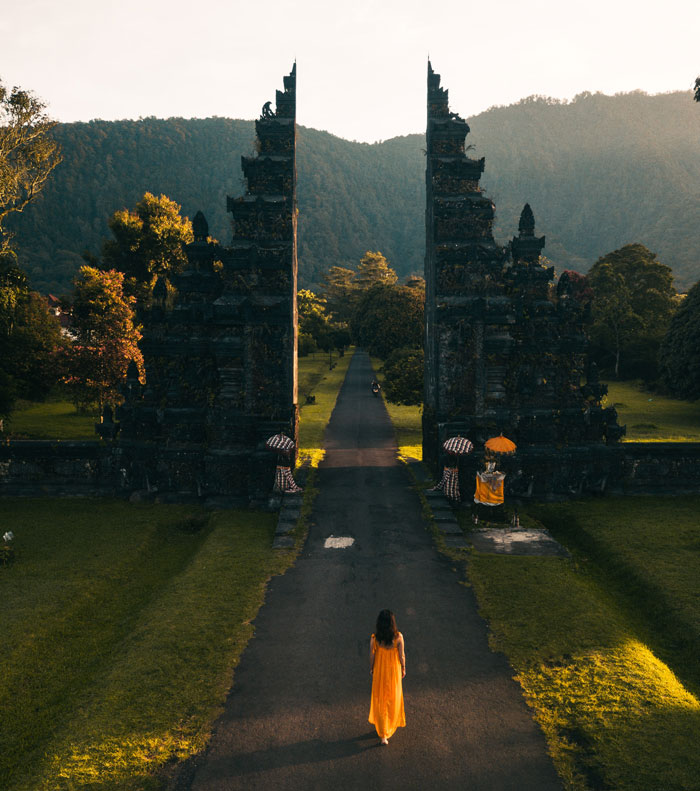 Non-Americans Share 30 Annoying Things Most American Tourists Do But Shouldn’t When Visiting Their Countries Non-Americans Share 30 Annoying Things Most American Tourists Do But Shouldn’t When Visiting Their Countries