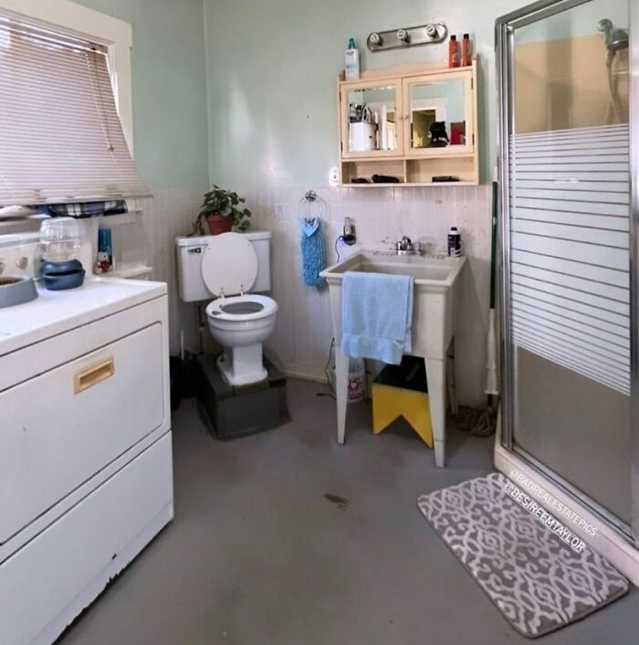 Real Estate Fails: ‘The Broke Agent’ Pokes Fun At The Most Hectic Homes, And Here Are 40 Of The Worst Of Them (New Pics) Real Estate Fails: ‘The Broke Agent’ Pokes Fun At The Most Hectic Homes, And Here Are 40 Of The Worst Of Them (New Pics)