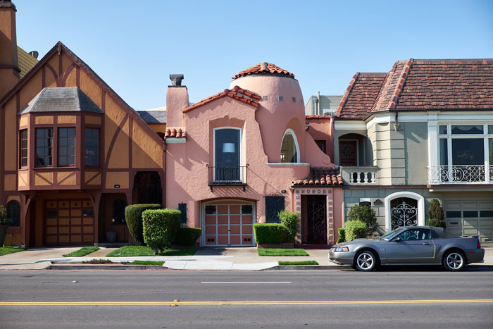 Man Gives His Mom The Keys To His House When Wife Asked Not To, So She Changes The Locks, Making The Family Furious Man Gives His Mom The Keys To His House When Wife Asked Not To, So She Changes The Locks, Making The Family Furious