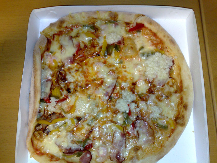 “He Didn’t Stop Crying For An Hour”: Guy Adds Ghost Pepper Flakes To His Leftover Pizza To Punish A Food-Thieving Sibling “He Didn’t Stop Crying For An Hour”: Guy Adds Ghost Pepper Flakes To His Leftover Pizza To Punish A Food-Thieving Sibling