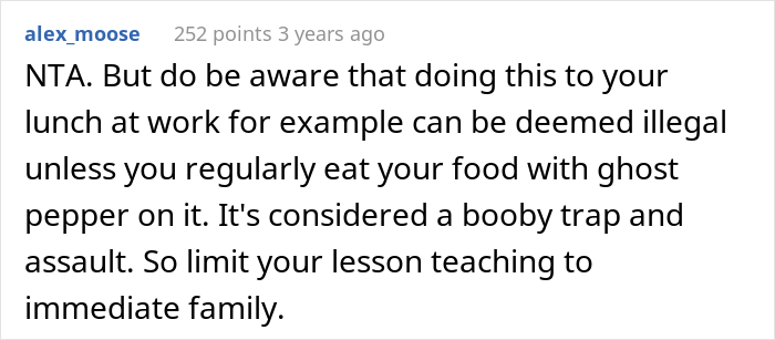 “He Didn’t Stop Crying For An Hour”: Guy Adds Ghost Pepper Flakes To His Leftover Pizza To Punish A Food-Thieving Sibling “He Didn’t Stop Crying For An Hour”: Guy Adds Ghost Pepper Flakes To His Leftover Pizza To Punish A Food-Thieving Sibling