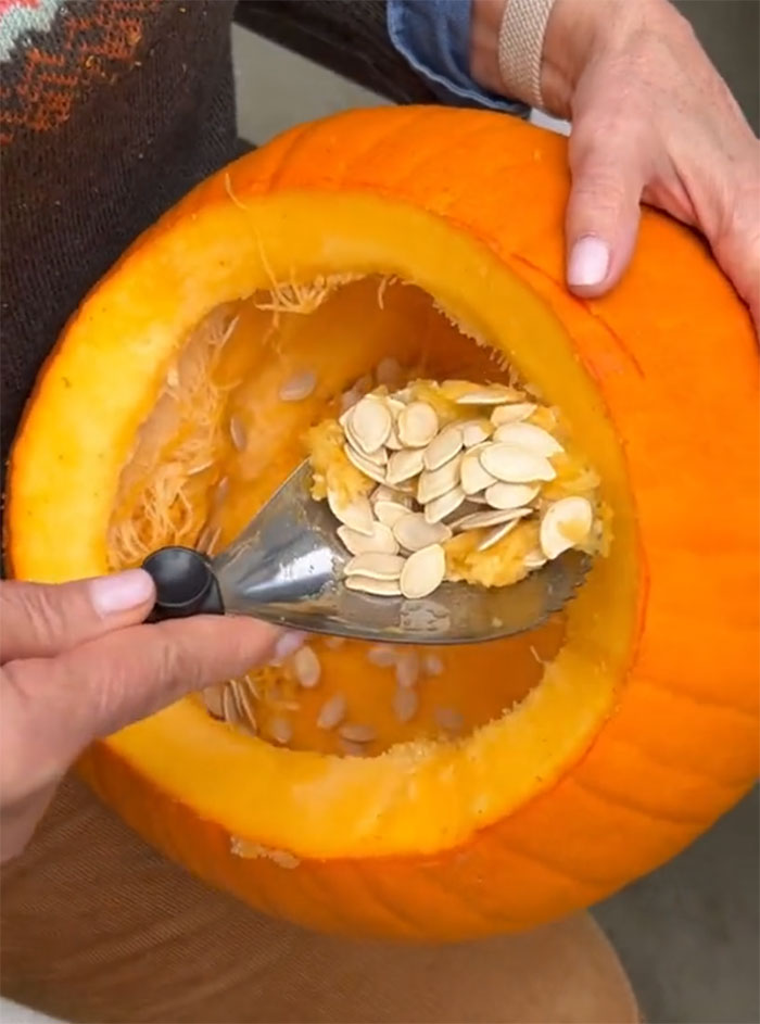 “Do’s And Don’ts Of Pumpkin Carving” From This Grandma With Over 2.6M Followers “Do’s And Don’ts Of Pumpkin Carving” From This Grandma With Over 2.6M Followers