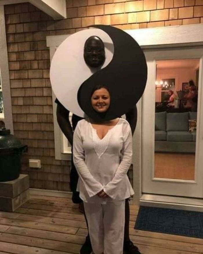 50 Pics Without Context That Get Weirder And Weirder The Longer You Look At Them, As Shared On This Online Group (New Pics)