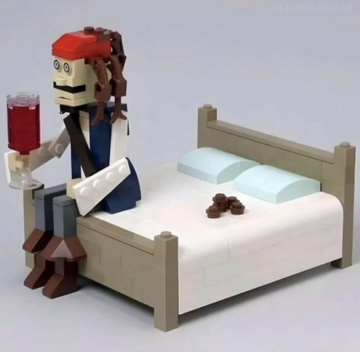 50 Pics Without Context That Get Weirder And Weirder The Longer You Look At Them, As Shared On This Online Group (New Pics)