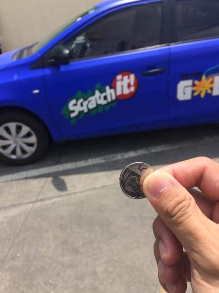 50 Pics Without Context That Get Weirder And Weirder The Longer You Look At Them, As Shared On This Online Group (New Pics)