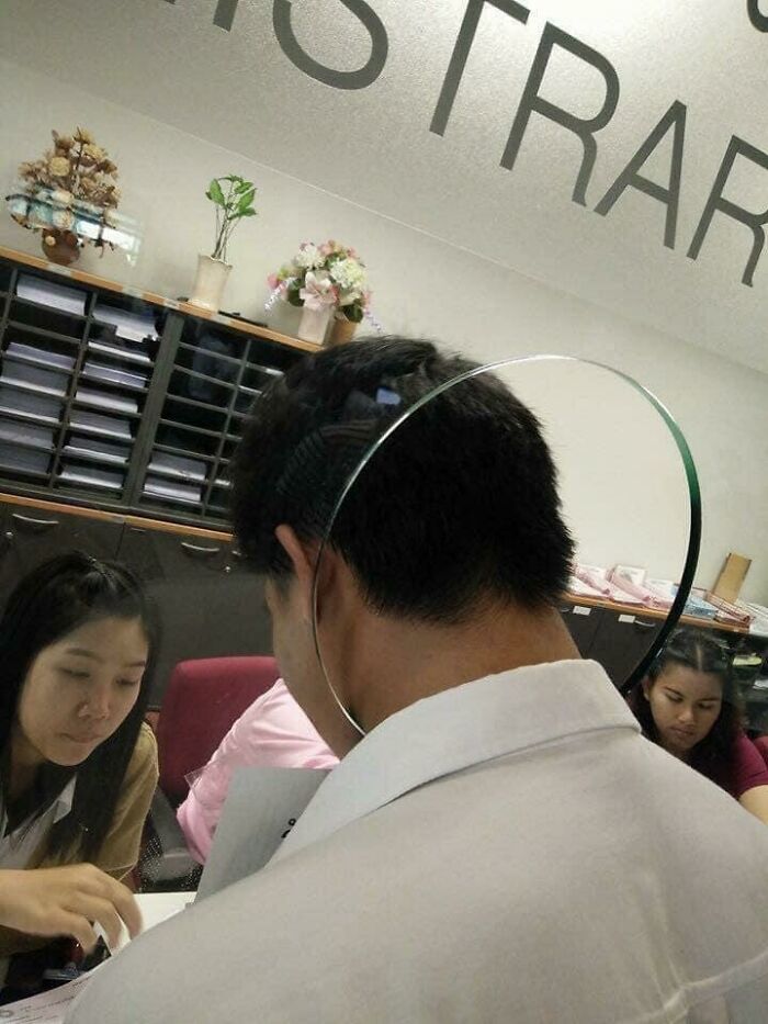 50 Pics Without Context That Get Weirder And Weirder The Longer You Look At Them, As Shared On This Online Group (New Pics)