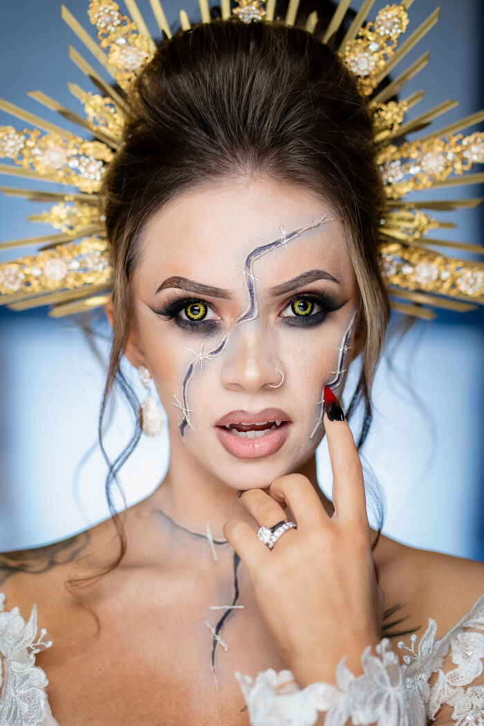 I Took Photos Of A Vampire Bride For Halloween At The Pilgrim’s Rest In Battle (21 Pics) I Took Photos Of A Vampire Bride For Halloween At The Pilgrim’s Rest In Battle (21 Pics)