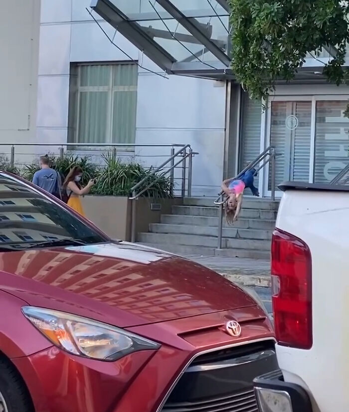 40 Times People Spotted Influencers Doing Questionable Things To Get “The Shot” And Shamed Them On ‘Influencers In The Wild’ (New Pics) 40 Times People Spotted Influencers Doing Questionable Things To Get “The Shot” And Shamed Them On ‘Influencers In The Wild’ (New Pics)