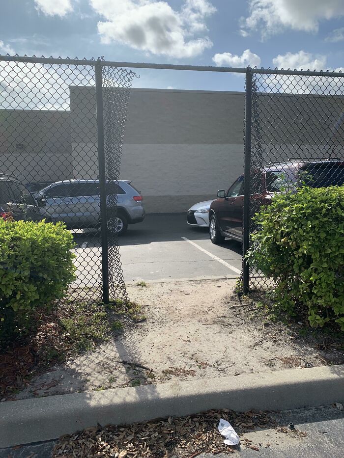 50 Times City Architects Failed To Understand People’s Needs, And It Resulted In These ‘Desire Paths’ Appearing Around The City 50 Times City Architects Failed To Understand People’s Needs, And It Resulted In These ‘Desire Paths’ Appearing Around The City