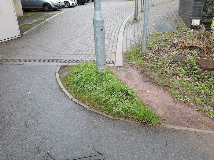 50 Times City Architects Failed To Understand People’s Needs, And It Resulted In These ‘Desire Paths’ Appearing Around The City 50 Times City Architects Failed To Understand People’s Needs, And It Resulted In These ‘Desire Paths’ Appearing Around The City