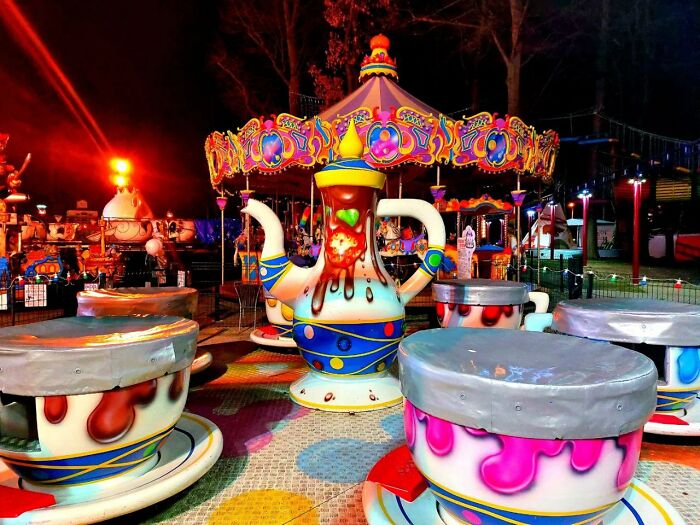 I Took These Photos Last Night When Walking Down The Street (14 Pics) I Took These Photos Last Night When Walking Down The Street (14 Pics)