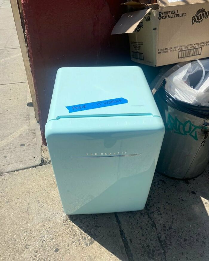 People Share What They Found Thrown Away, And The Phrase ‘One Man’s Trash Is Another Man’s Treasure’ Has Never Been So Real (40 New Pics) People Share What They Found Thrown Away, And The Phrase ‘One Man’s Trash Is Another Man’s Treasure’ Has Never Been So Real (40 New Pics)