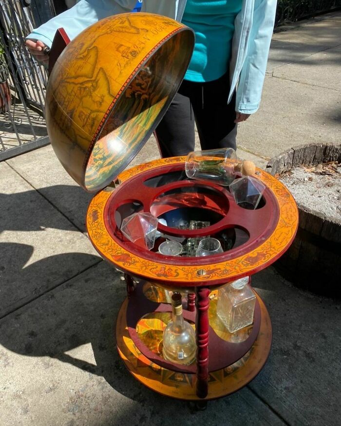 People Share What They Found Thrown Away, And The Phrase ‘One Man’s Trash Is Another Man’s Treasure’ Has Never Been So Real (40 New Pics) People Share What They Found Thrown Away, And The Phrase ‘One Man’s Trash Is Another Man’s Treasure’ Has Never Been So Real (40 New Pics)