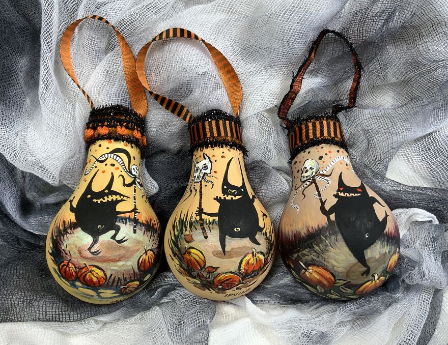 I Paint Hallowe&#8217;en Ornaments Using Burnt Out Light Bulbs (9 Pics)