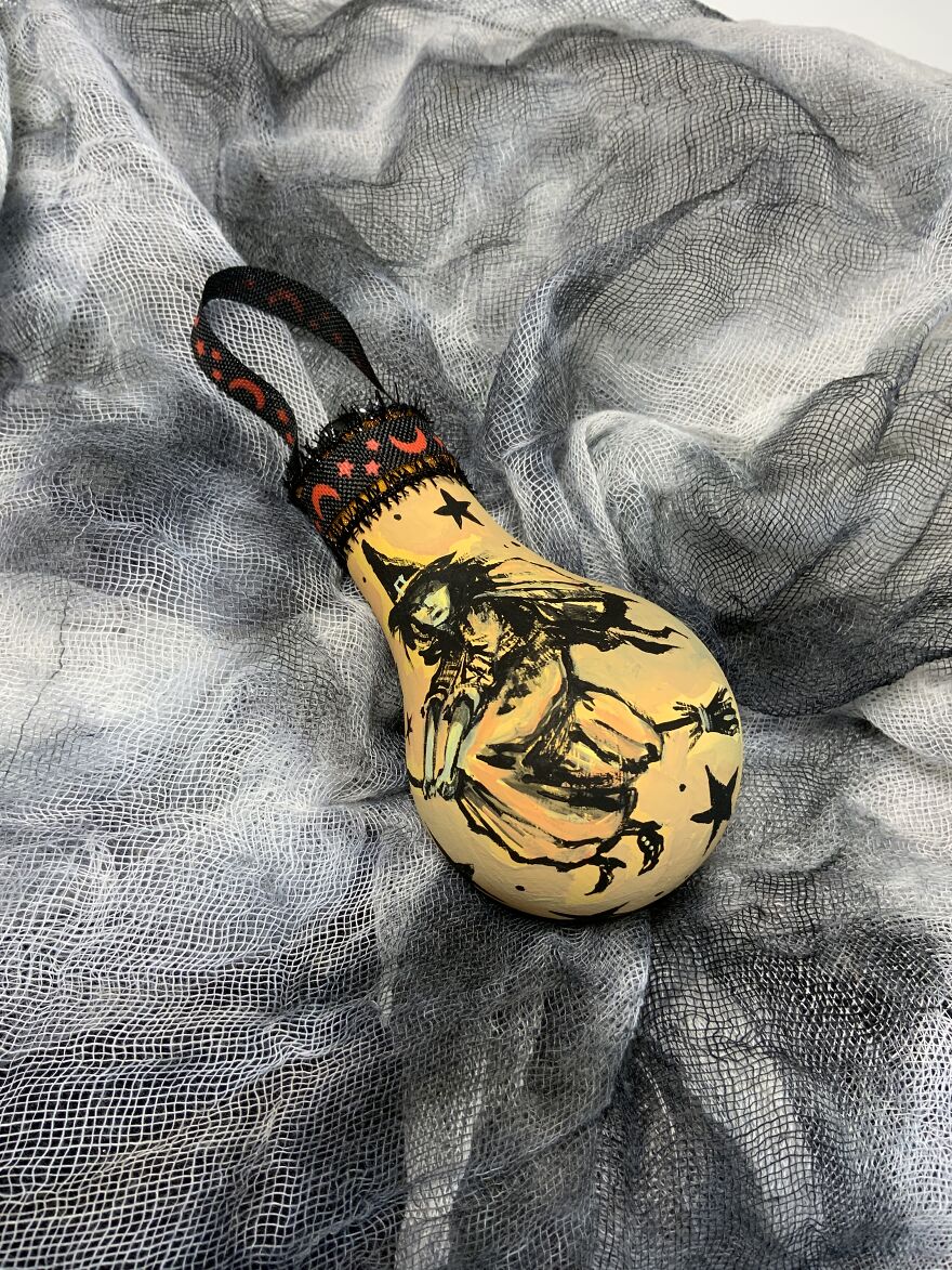 I Paint Hallowe&#8217;en Ornaments Using Burnt Out Light Bulbs (9 Pics)