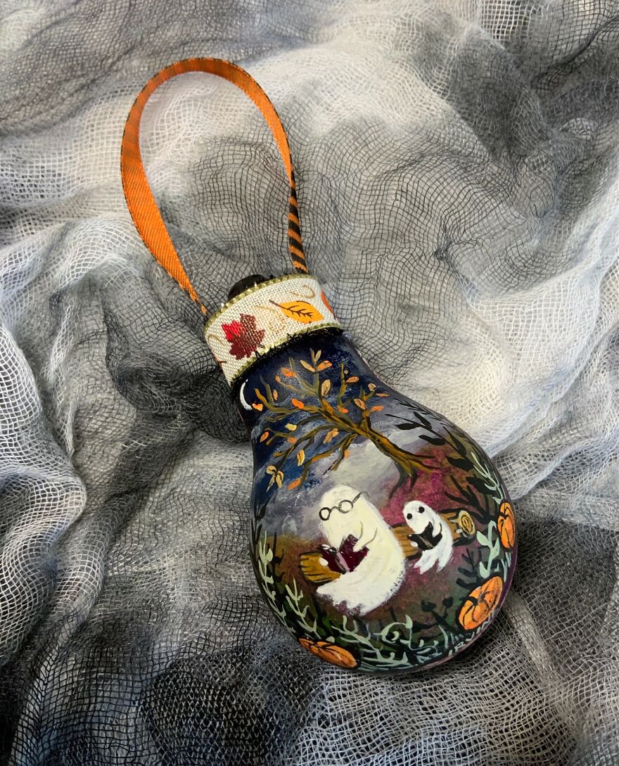 I Paint Hallowe&#8217;en Ornaments Using Burnt Out Light Bulbs (9 Pics)