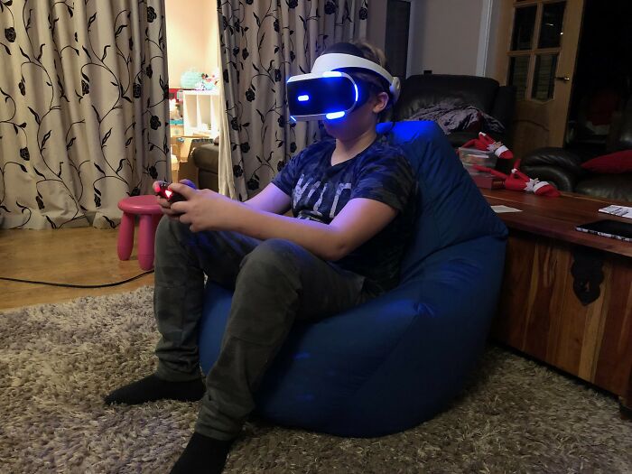 30 Folks Online Recall Their First-Ever Memories, Whether Fond Or Not 30 Folks Online Recall Their First-Ever Memories, Whether Fond Or Not