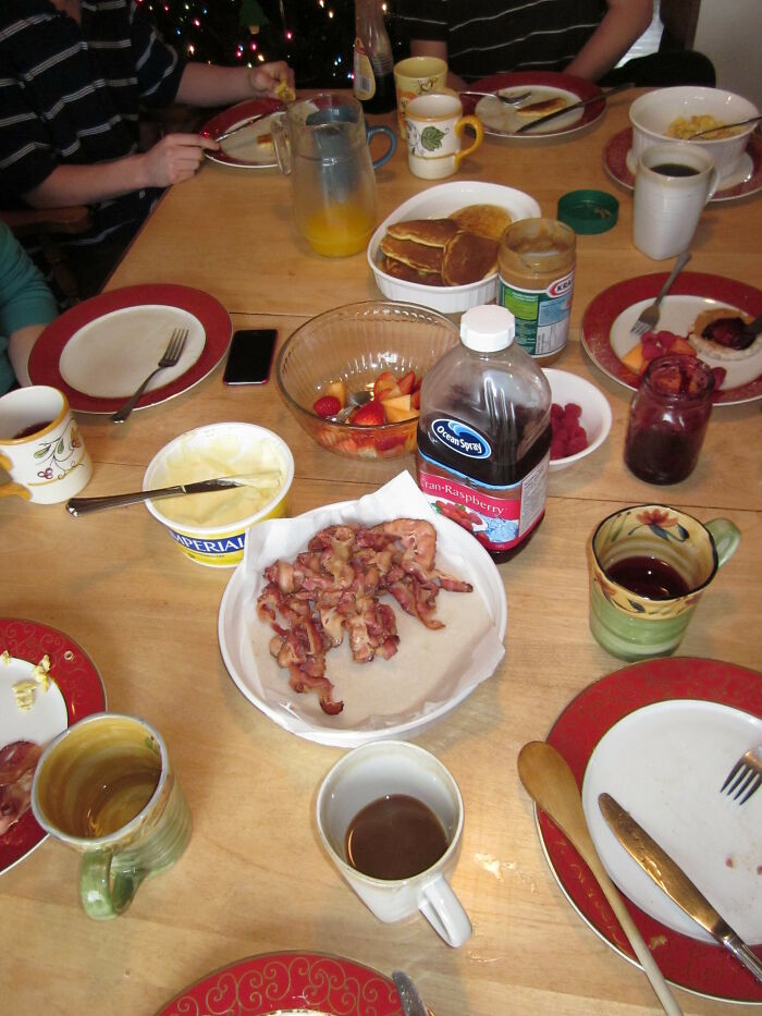 &ldquo;What’s Something That’s Considered Normal That Creeps You Out Immediately?&rdquo; (40 Answers)