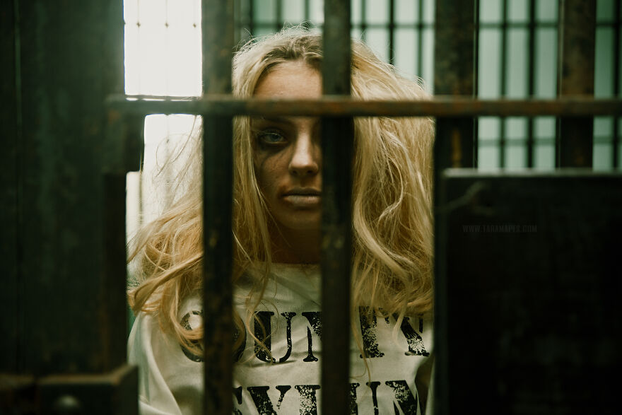 What If Alice Was Really Insane? I Went To An Old Asylum And Created A Photoshoot To Tell A Different Story About Alice And Her “Wonderland” (23 Pics) What If Alice Was Really Insane? I Went To An Old Asylum And Created A Photoshoot To Tell A Different Story About Alice And Her “Wonderland” (23 Pics)