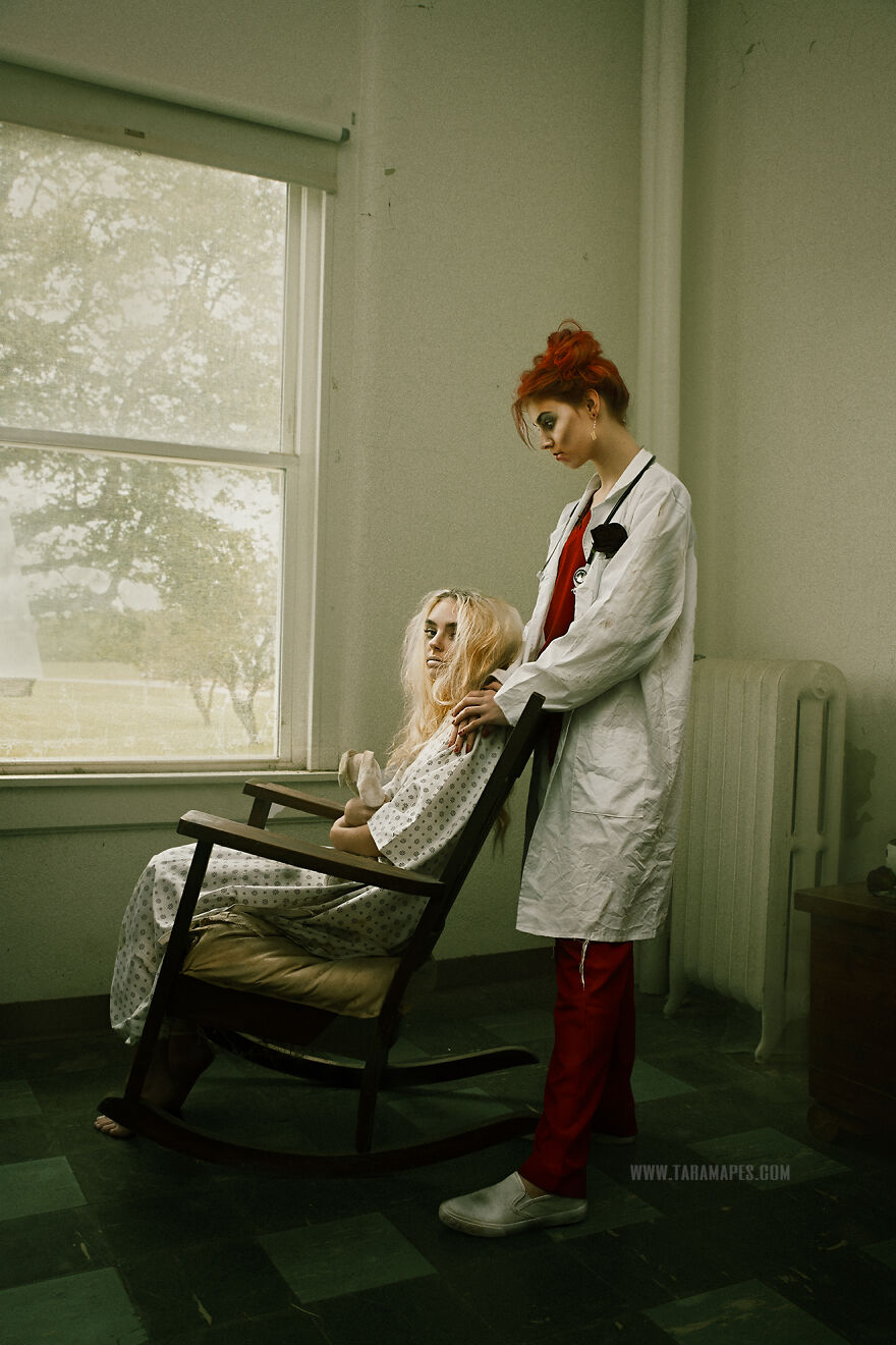 What If Alice Was Really Insane? I Went To An Old Asylum And Created A Photoshoot To Tell A Different Story About Alice And Her “Wonderland” (23 Pics) What If Alice Was Really Insane? I Went To An Old Asylum And Created A Photoshoot To Tell A Different Story About Alice And Her “Wonderland” (23 Pics)