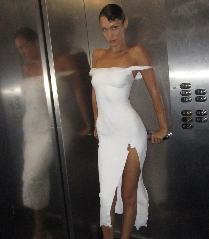 A Closer Look At Bella Hadid’s Spray-Painted Coperni Dress Reveals The Science Behind It A Closer Look At Bella Hadid’s Spray-Painted Coperni Dress Reveals The Science Behind It