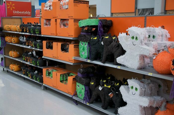 19 Of The Worst Things Walmart Employees Have Ever Witnessed, As Shared In This Online Group 19 Of The Worst Things Walmart Employees Have Ever Witnessed, As Shared In This Online Group