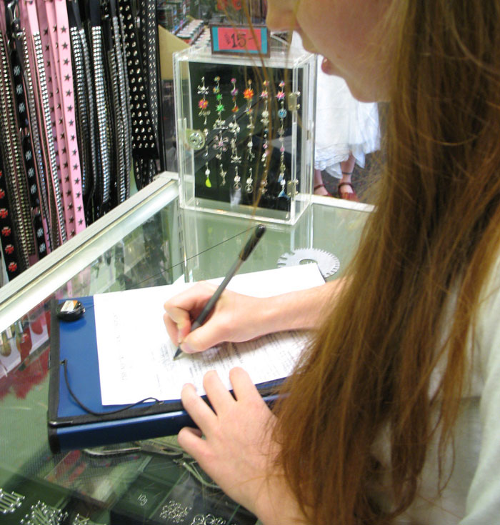 People Online Are Confessing Things They Found Out About Their Parents That They Weren’t Supposed To Know And These Are 25 Of Their Stories People Online Are Confessing Things They Found Out About Their Parents That They Weren’t Supposed To Know And These Are 25 Of Their Stories