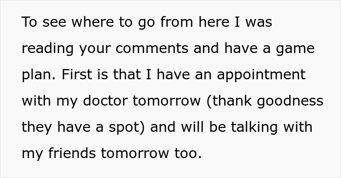 Traveler Is Told She Was Wrong For Asking A Woman With A Service Dog To Leave Her Compartment She Paid For So She Wants The Internet’s Opinion