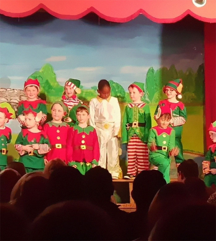 30 Times People Stood Out So Comically, Someone Just Had To Share Their Pics To This Online Group 30 Times People Stood Out So Comically, Someone Just Had To Share Their Pics To This Online Group