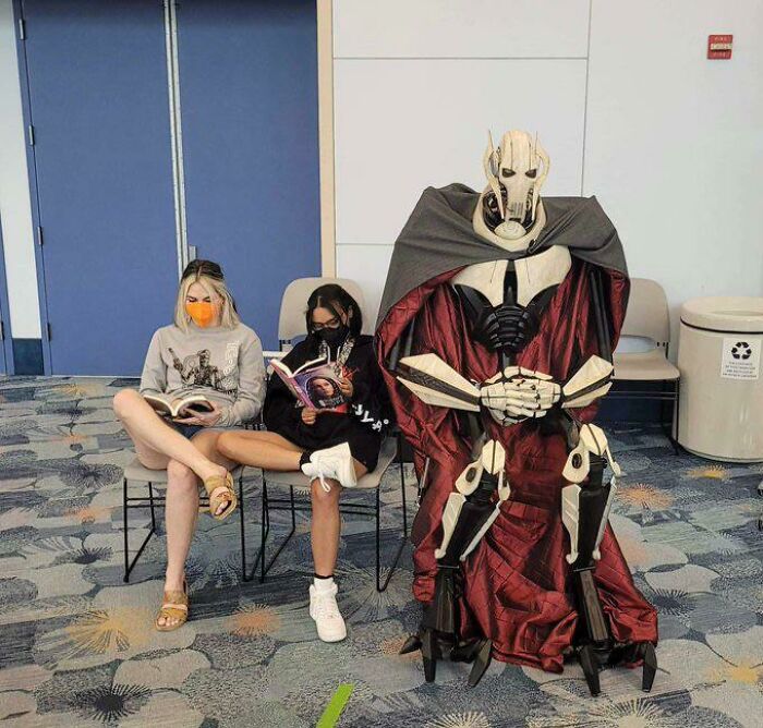 30 Times People Stood Out So Comically, Someone Just Had To Share Their Pics To This Online Group 30 Times People Stood Out So Comically, Someone Just Had To Share Their Pics To This Online Group