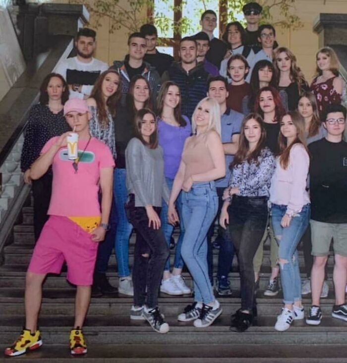 30 Times People Stood Out So Comically, Someone Just Had To Share Their Pics To This Online Group 30 Times People Stood Out So Comically, Someone Just Had To Share Their Pics To This Online Group