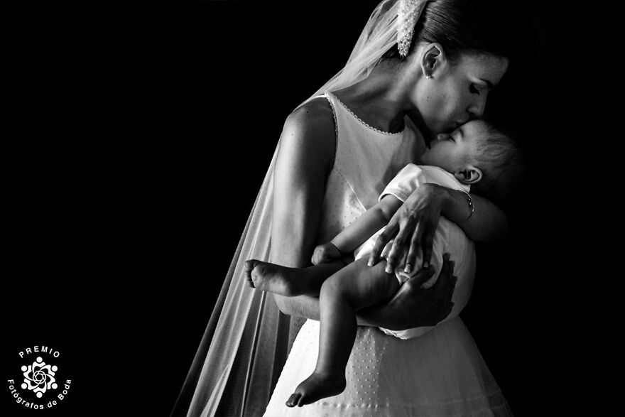 28 Winning Wedding Photographs That Captured Love, Couples And Weddings As Shared By FdB Awards