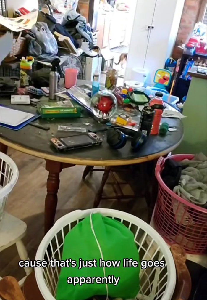 Moms Are Opposing The Pressure To Keep Their Homes Always Clean By Not Fearing Unveiling The ‘Pigsty Reality’ In Order To Normalize It Moms Are Opposing The Pressure To Keep Their Homes Always Clean By Not Fearing Unveiling The ‘Pigsty Reality’ In Order To Normalize It