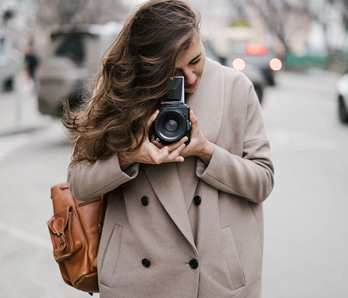 “A Waiter Had To Come And Ask Her To Sit Down”: Bride’s Sister Starts Loudly Sobbing Over Influencer Pics, Gets Escorted Out Of Engagement Dinner “A Waiter Had To Come And Ask Her To Sit Down”: Bride’s Sister Starts Loudly Sobbing Over Influencer Pics, Gets Escorted Out Of Engagement Dinner