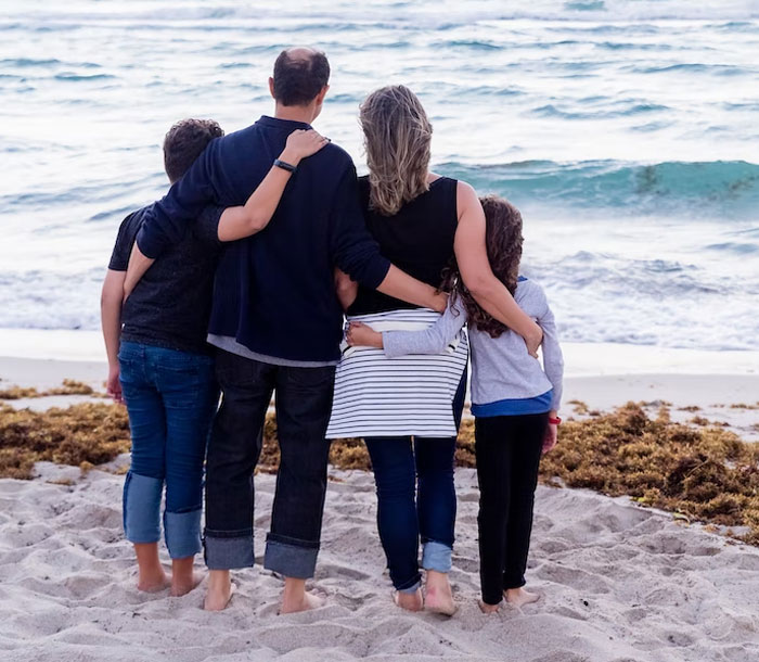 Family Man With Good Credit Score Reveals What The Only House Available In His Budget Range Looks Like, And The Internet Is Horrified Family Man With Good Credit Score Reveals What The Only House Available In His Budget Range Looks Like, And The Internet Is Horrified