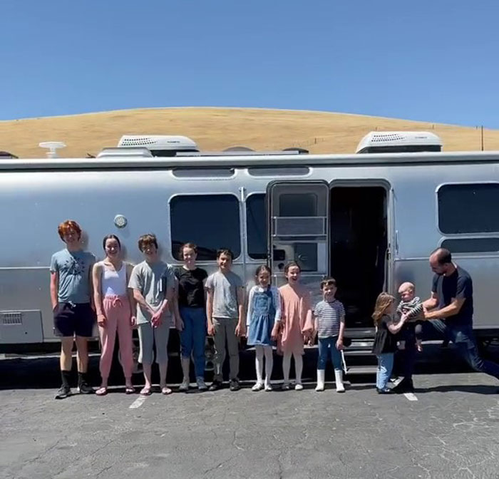 Family Of 12 Shows How They Manage To Travel In A 30-Foot Trailer And People Online Don’t Approve