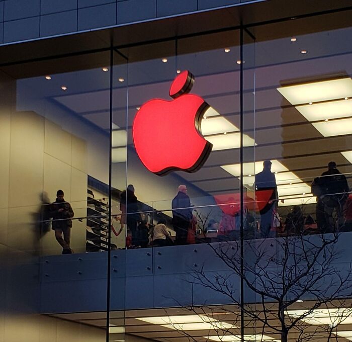 40 Unusual Things People Came Across That Made Them Think They’d Entered A “Parallel Universe” 40 Unusual Things People Came Across That Made Them Think They’d Entered A “Parallel Universe”