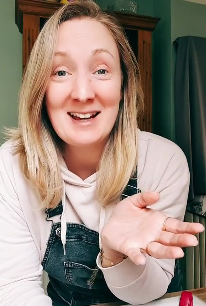 Woman Asks People Which Spoon Out Of These 2 They’d Choose, Sparks An Intense Debate Online Woman Asks People Which Spoon Out Of These 2 They’d Choose, Sparks An Intense Debate Online