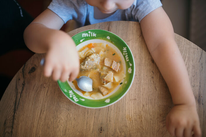 Woman Asks People Which Spoon Out Of These 2 They’d Choose, Sparks An Intense Debate Online Woman Asks People Which Spoon Out Of These 2 They’d Choose, Sparks An Intense Debate Online