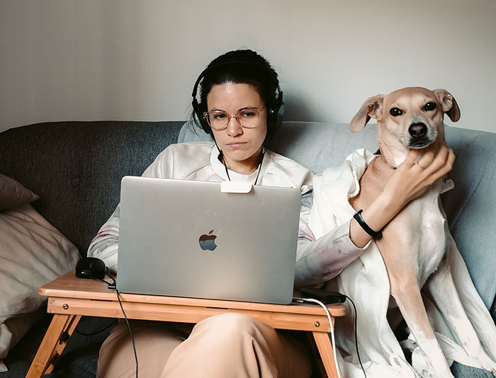 “Office’s Stairs Are See-Thru”: 29 Things That Make Offices Uncomfortable For Women “Office’s Stairs Are See-Thru”: 29 Things That Make Offices Uncomfortable For Women