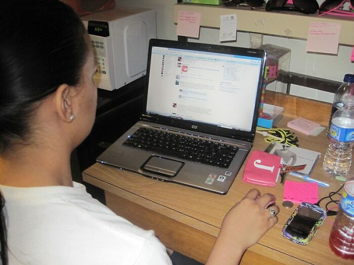 30 Behaviors That Scream “I Have No Life”, As Pointed Out In This Online Group 30 Behaviors That Scream “I Have No Life”, As Pointed Out In This Online Group