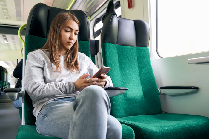 Traveler Who Reserved A Seat In The Quiet Area Of A Train Finds A Brilliant Way To Get Rid Of A Passenger Who Was Blasting “Friends” Out Loud