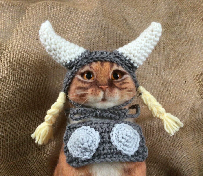 Cat Hats For Every Occasion: This Artist Crochets Funky Hats For Cats, And Here Are Her Best 30 Works Cat Hats For Every Occasion: This Artist Crochets Funky Hats For Cats, And Here Are Her Best 30 Works