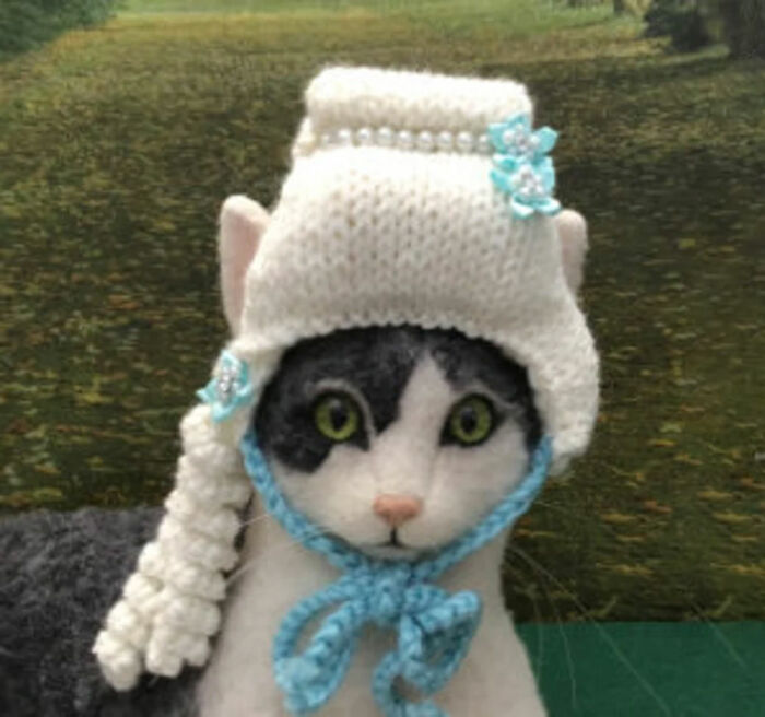 Cat Hats For Every Occasion: This Artist Crochets Funky Hats For Cats, And Here Are Her Best 30 Works Cat Hats For Every Occasion: This Artist Crochets Funky Hats For Cats, And Here Are Her Best 30 Works