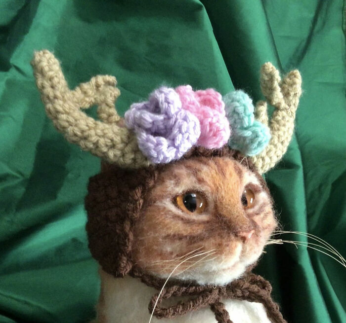 Cat Hats For Every Occasion: This Artist Crochets Funky Hats For Cats, And Here Are Her Best 30 Works Cat Hats For Every Occasion: This Artist Crochets Funky Hats For Cats, And Here Are Her Best 30 Works
