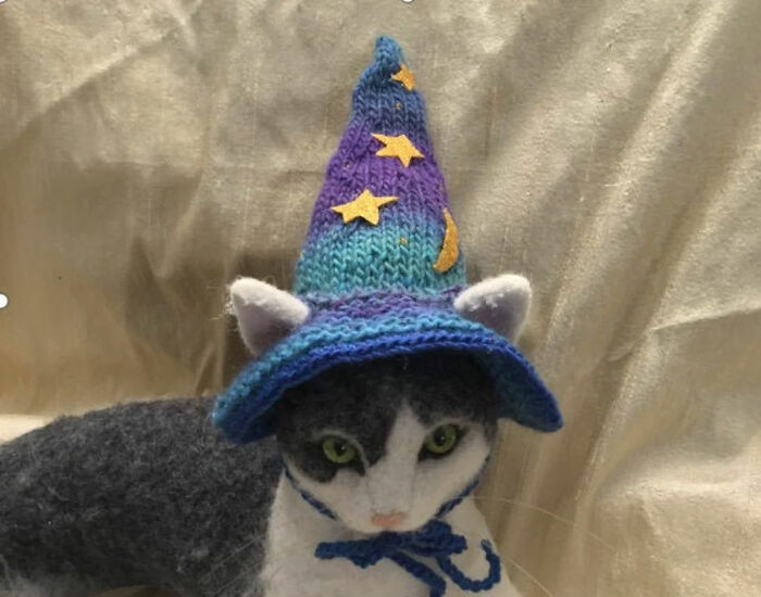 Cat Hats For Every Occasion: This Artist Crochets Funky Hats For Cats, And Here Are Her Best 30 Works Cat Hats For Every Occasion: This Artist Crochets Funky Hats For Cats, And Here Are Her Best 30 Works