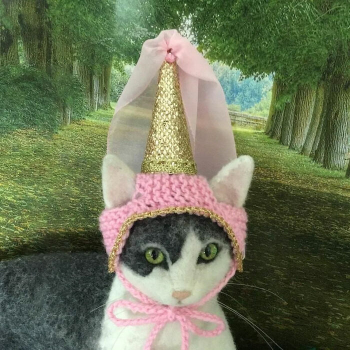 Cat Hats For Every Occasion: This Artist Crochets Funky Hats For Cats, And Here Are Her Best 30 Works Cat Hats For Every Occasion: This Artist Crochets Funky Hats For Cats, And Here Are Her Best 30 Works