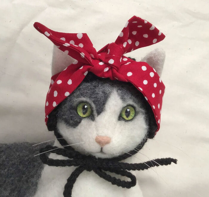 Cat Hats For Every Occasion: This Artist Crochets Funky Hats For Cats, And Here Are Her Best 30 Works Cat Hats For Every Occasion: This Artist Crochets Funky Hats For Cats, And Here Are Her Best 30 Works