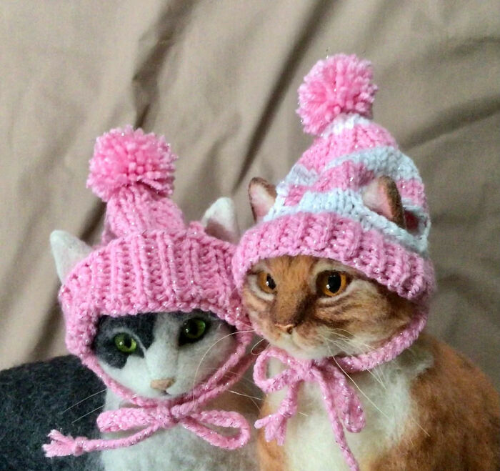 Cat Hats For Every Occasion: This Artist Crochets Funky Hats For Cats, And Here Are Her Best 30 Works Cat Hats For Every Occasion: This Artist Crochets Funky Hats For Cats, And Here Are Her Best 30 Works